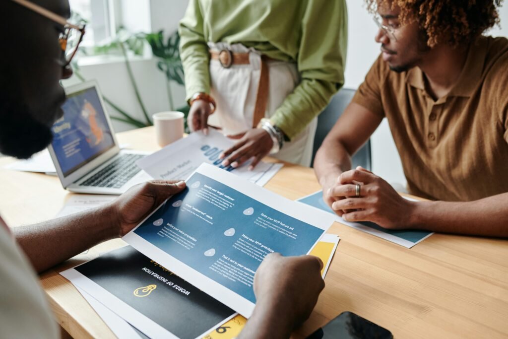 Kostenloses Stock Foto zu #indoor, afroamerikaner, afroamerikanischer mann